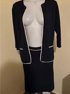 Max Studio Black and White Trim Knit Top